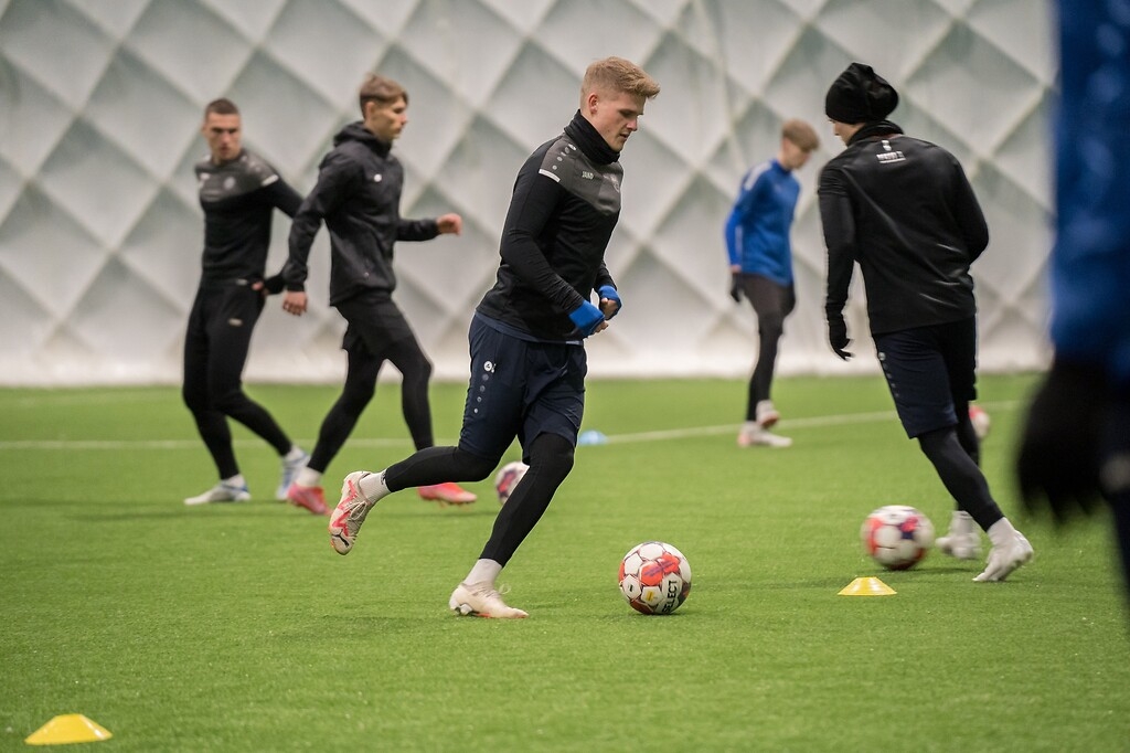 Ekstraklasa w Skierniewicach. Puszcza Niepołomice trenuje przy Pomologicznej