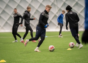 Ekstraklasa w Skierniewicach. Puszcza Niepołomice trenuje przy Pomologicznej