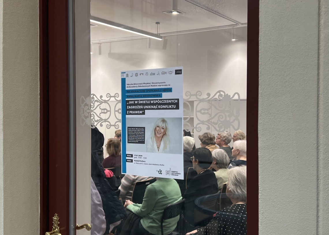 Sędzia Anna Maria Wesołowska na spotkaniu z łódzkimi seniorami i uczniami