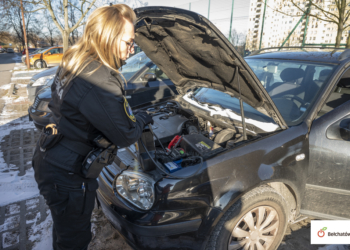 Masz problem z odpaleniem samochodu? Bełchatowscy strażnicy miejscy chętnie pomogą