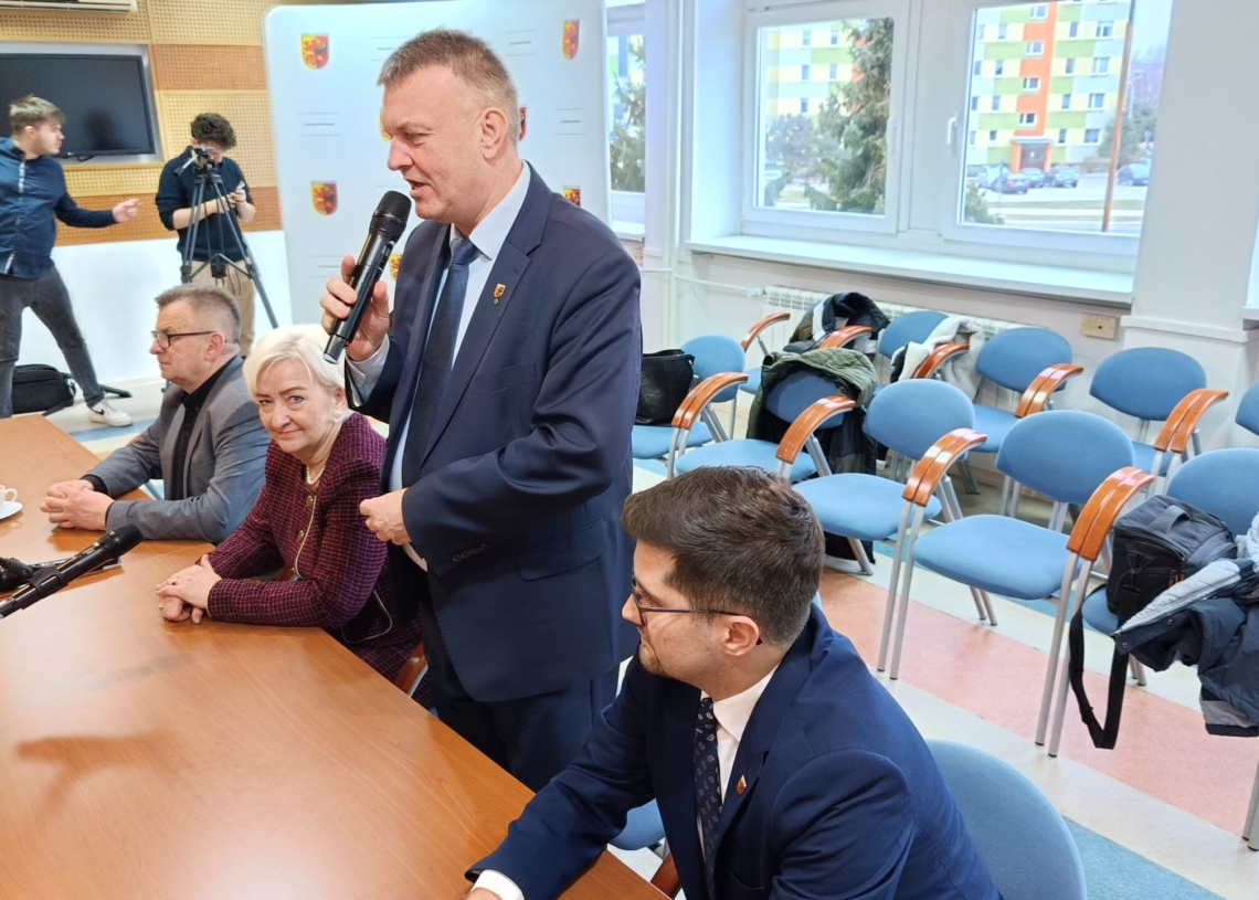 Wojewoda łódzki Dorota Ryl na spotkaniu z sieradzkimi samorządowcami