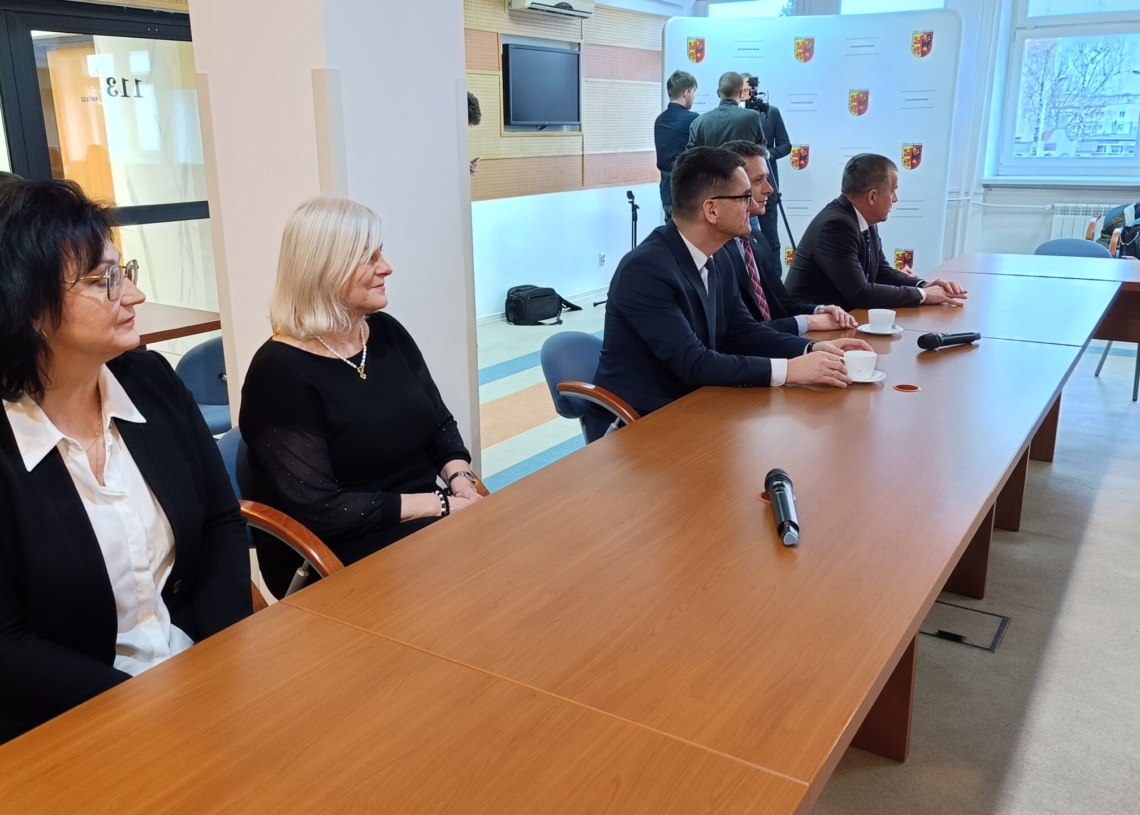 Wojewoda łódzki Dorota Ryl na spotkaniu z sieradzkimi samorządowcami