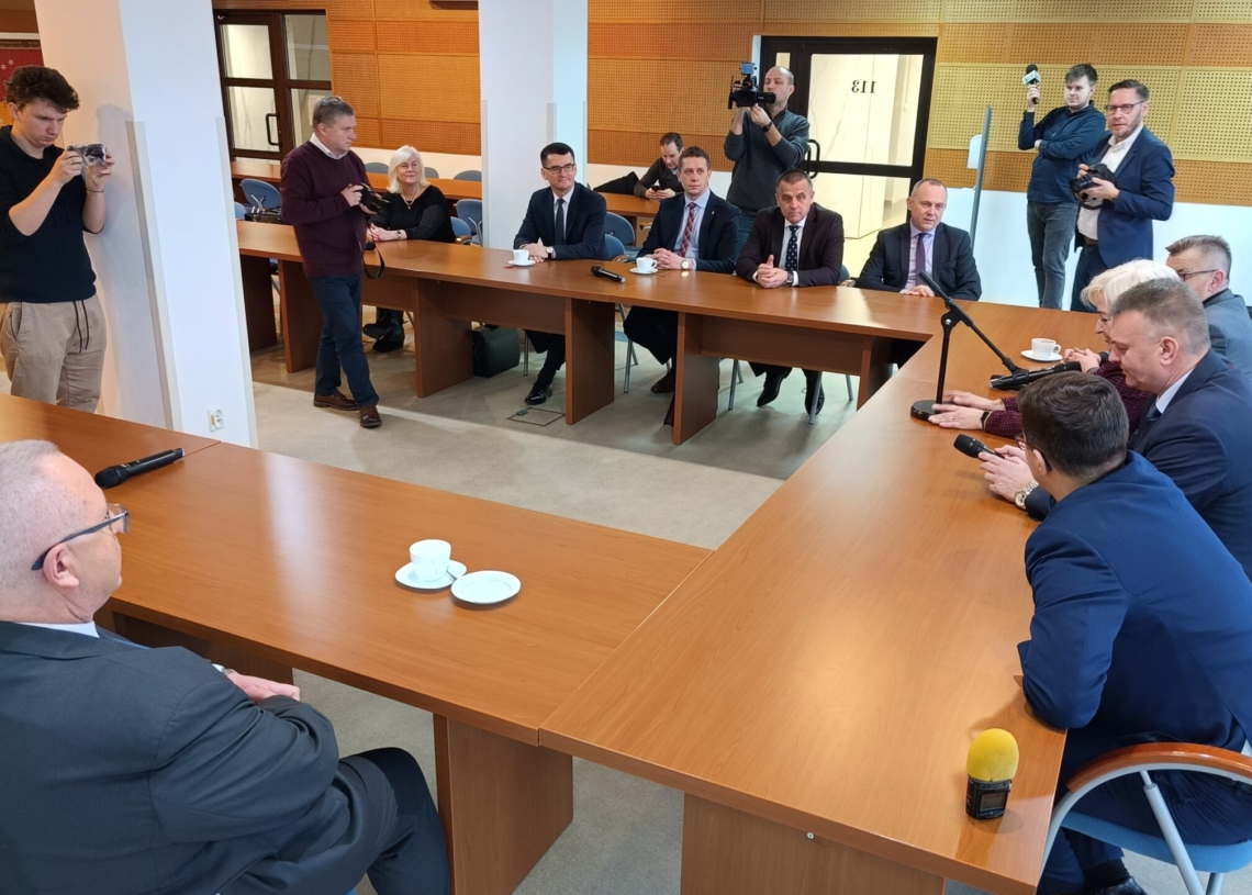 Wojewoda łódzki Dorota Ryl na spotkaniu z sieradzkimi samorządowcami