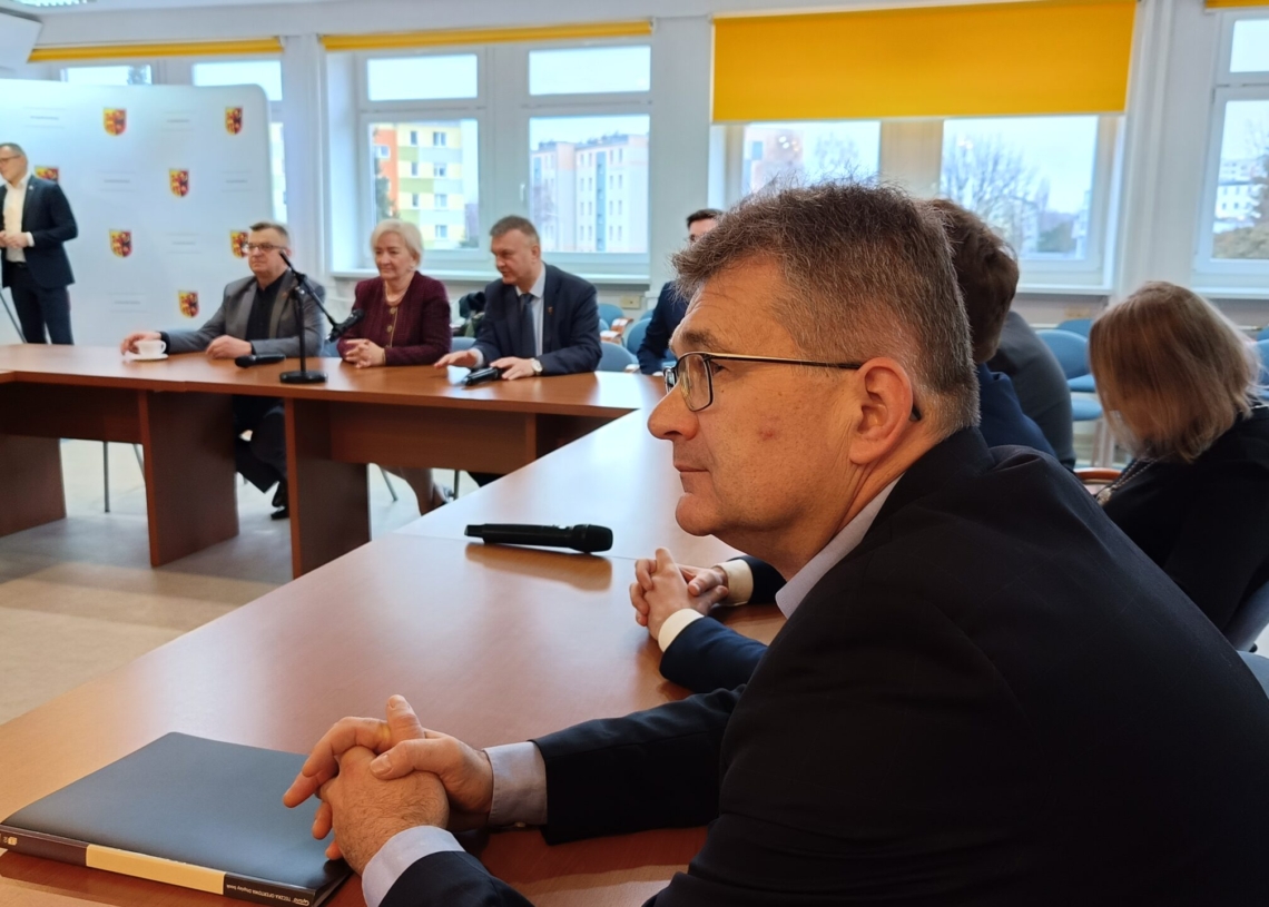 Wojewoda łódzki Dorota Ryl na spotkaniu z sieradzkimi samorządowcami