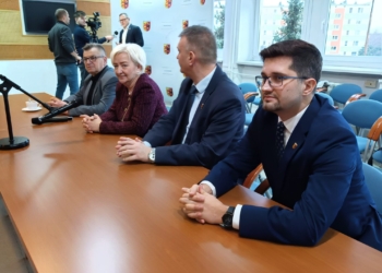 Wojewoda łódzki Dorota Ryl na spotkaniu z sieradzkimi samorządowcami