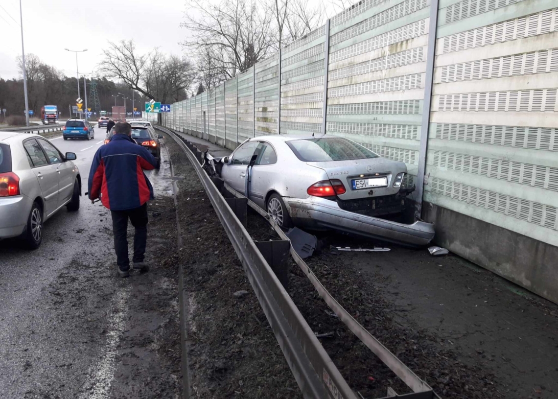 Piotrków. Spowodował 4 kolizje i uciekł