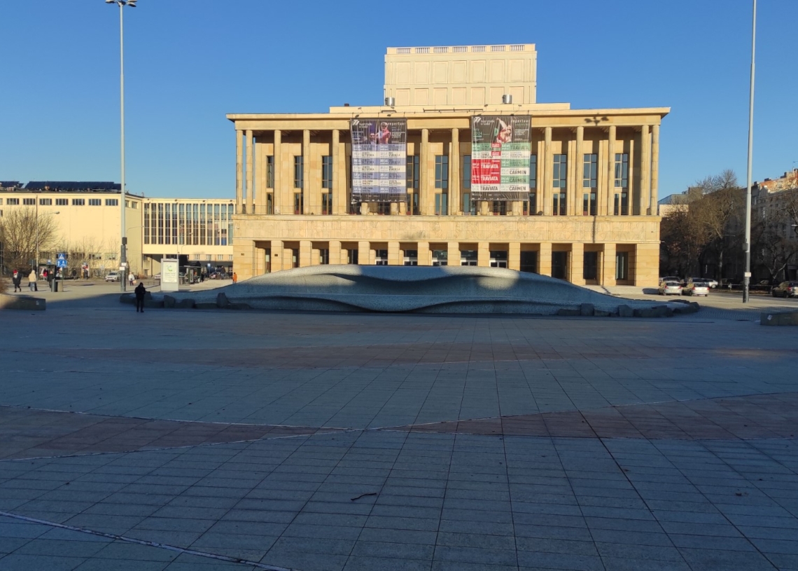 Plac Dąbrowskiego przed Teatrem Wielkim w Łodzi powróci do wyglądu z lat 60