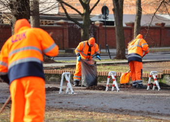 Sprzątanie łódzkich parków rozpoczęte