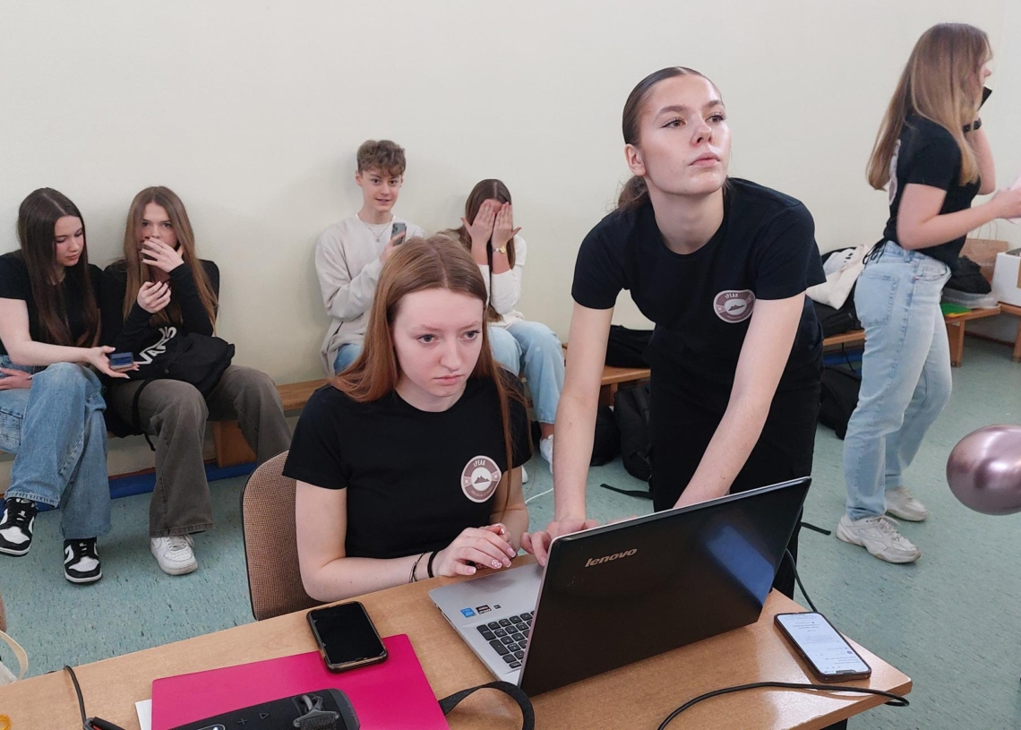 Międzynarodowy kiermasz w II Liceum Ogólnokształcącym im. Stefana Żeromskiego w Sieradzu