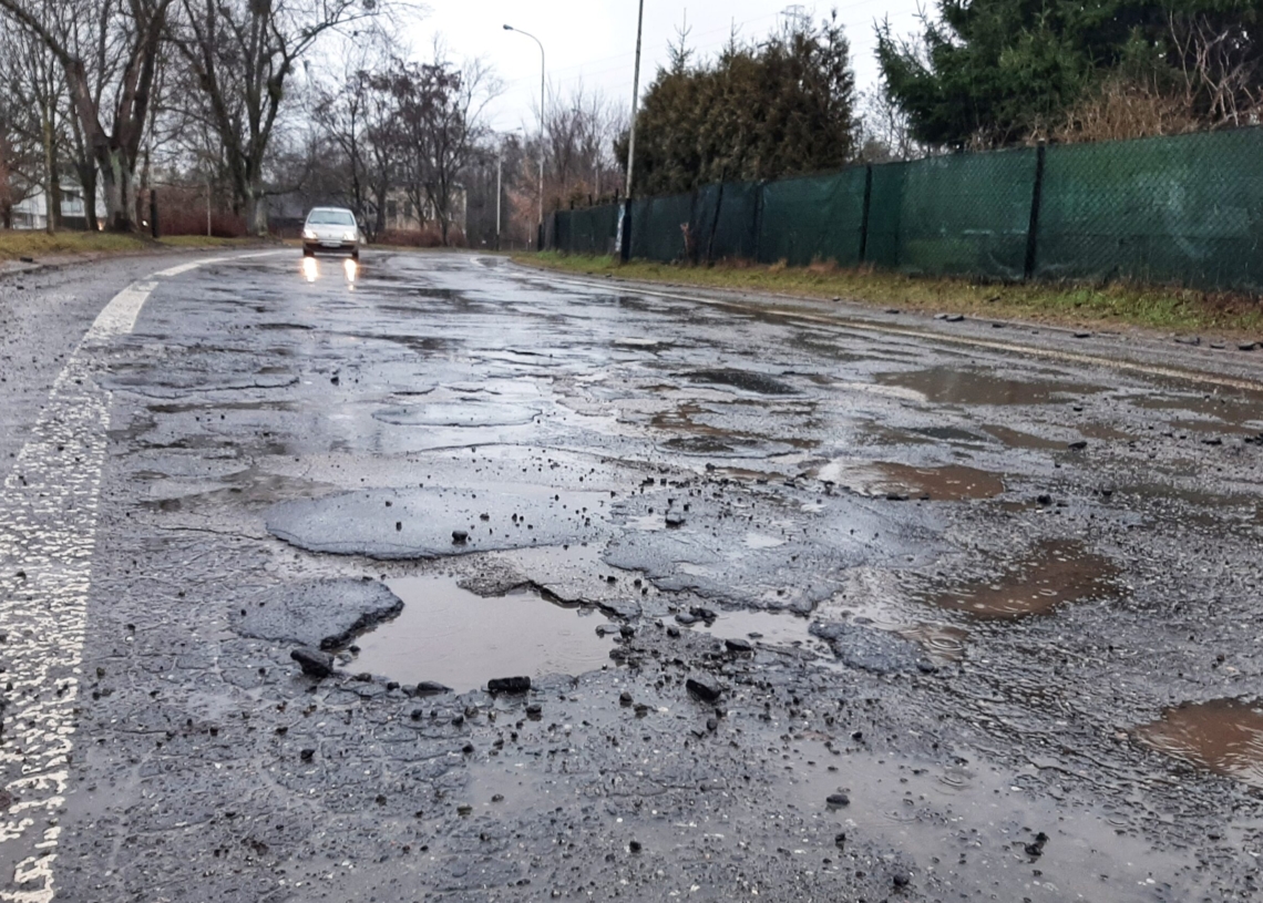 Od początku roku ekipy naprawcze załatały ubytki w nawierzchni w ponad 400 lokalizacjach – informuje Urząd Miasta Łodzi