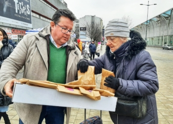 Lewica rozdawała pączki