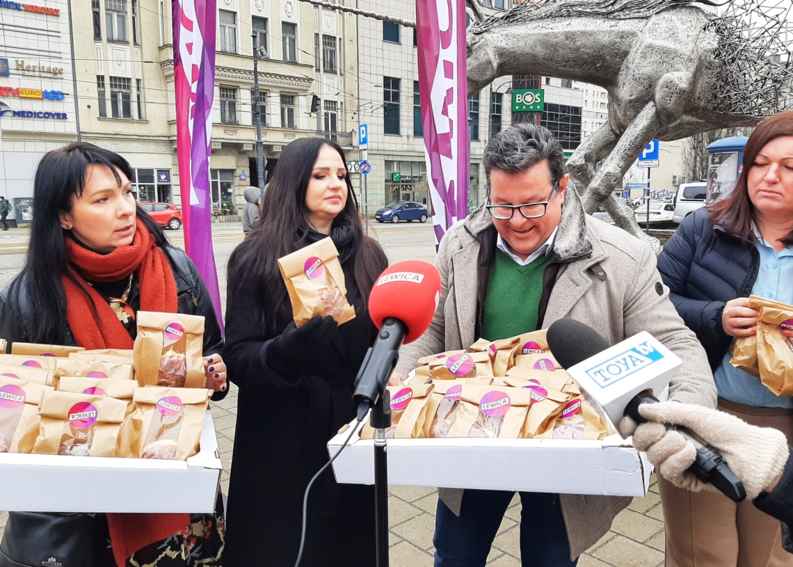 Łódzka Lewica rozdawała pączki mieszkańcom
