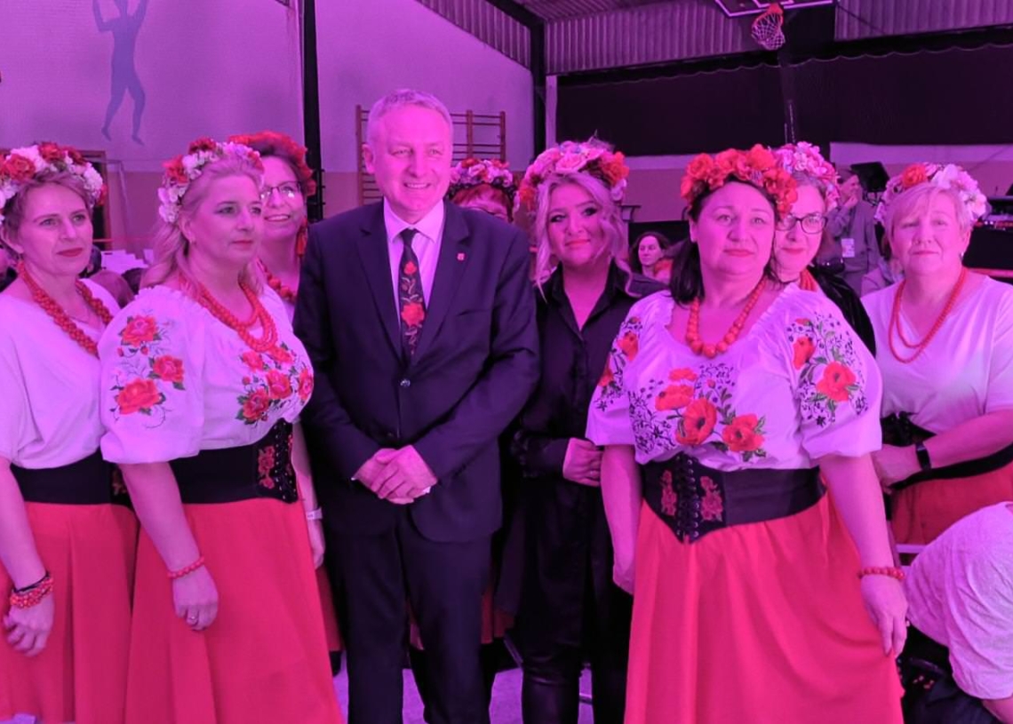 Pokaz mody inspirowanej folklorem w Łowiczu