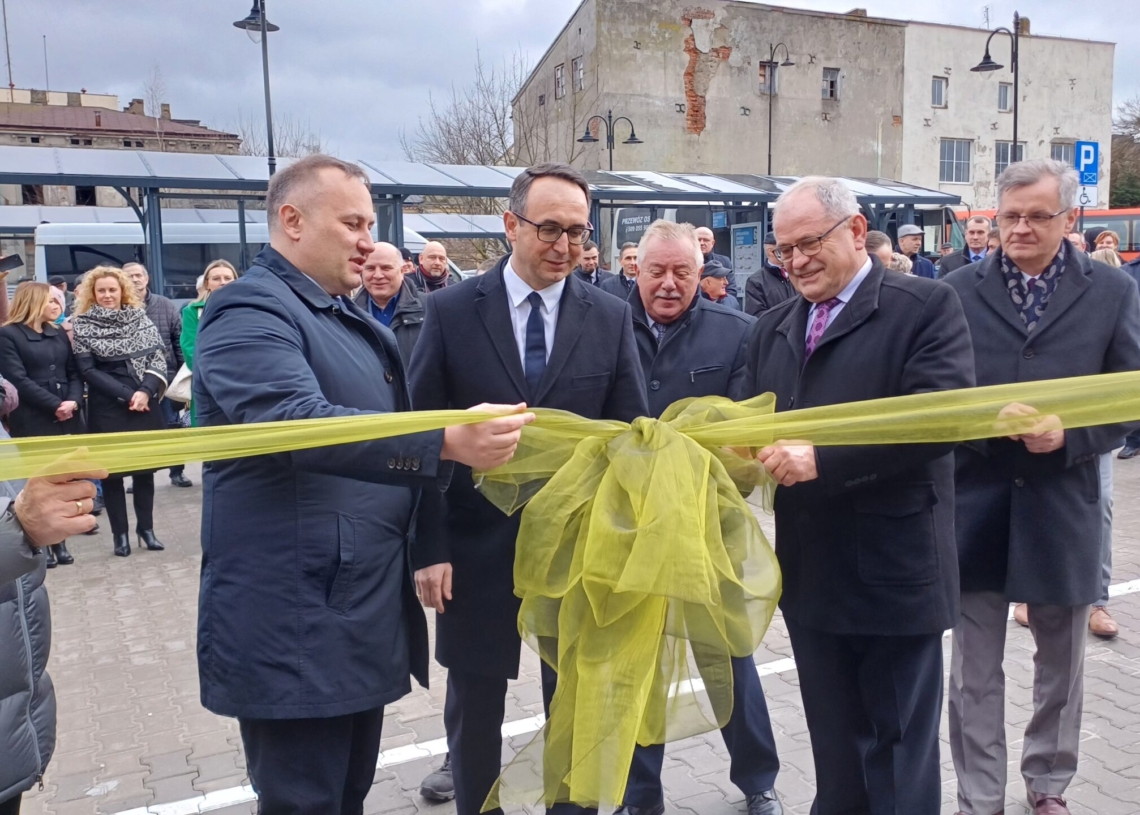 Oficjalne otwarcie nowego budynku Powiatowego Centrum Przesiadkowego w Piotrkowie