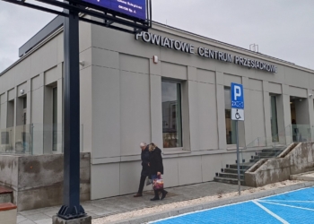 Oficjalne otwarcie nowego budynku Powiatowego Centrum Przesiadkowego w Piotrkowie