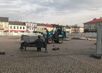 Rozpoczęły się prace modernizacyjne na skierniewickim rynku