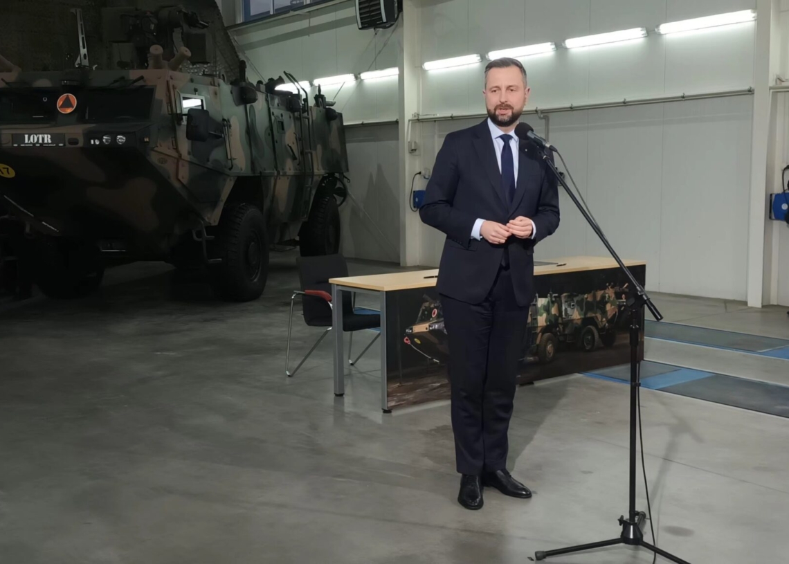Kutno: Minister obrony narodowej Władysław Kosiniak-Kamysz na uroczystości podpisania ramowej umowy AMZ-KUTNO S.A.