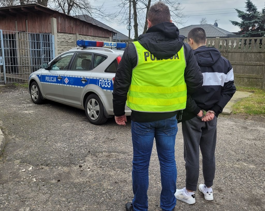 Zatrzymanym grozi 10 lat więzienia za kradzież i włamania na konto