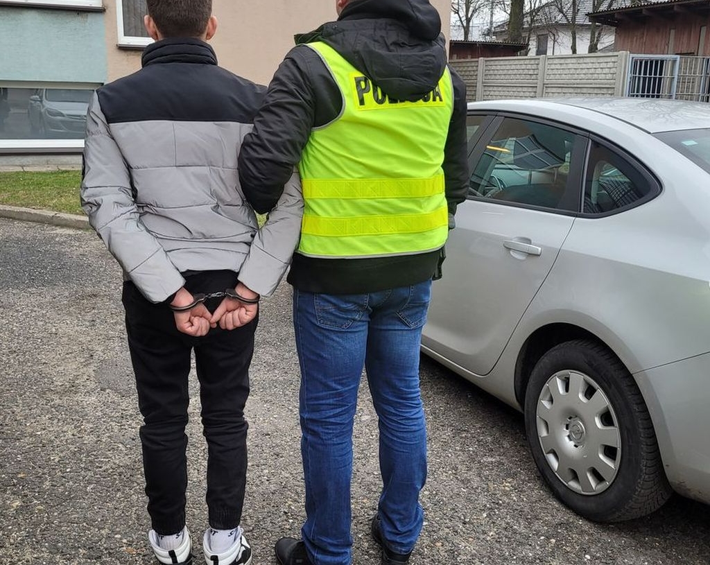 W powiecie wieluńskim zatrzymano dwóch mężczyzn podejrzanych o kradzież i włamania na konto bankowe