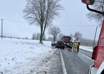 DK74 w Krasiku zablokowana. Wypadek z udziałem 2 samochodów
