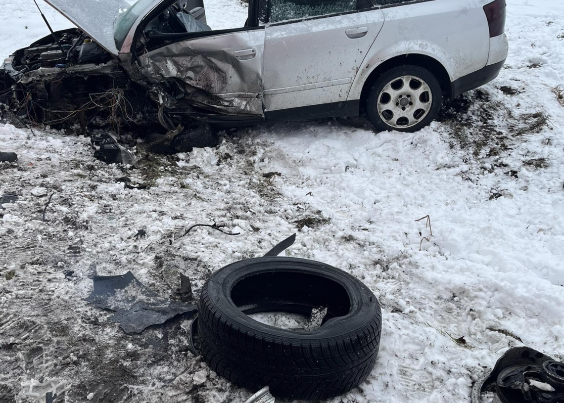 Wypadek 2 samochodów osobowych na DK74 w Krasiku koło Paradyża