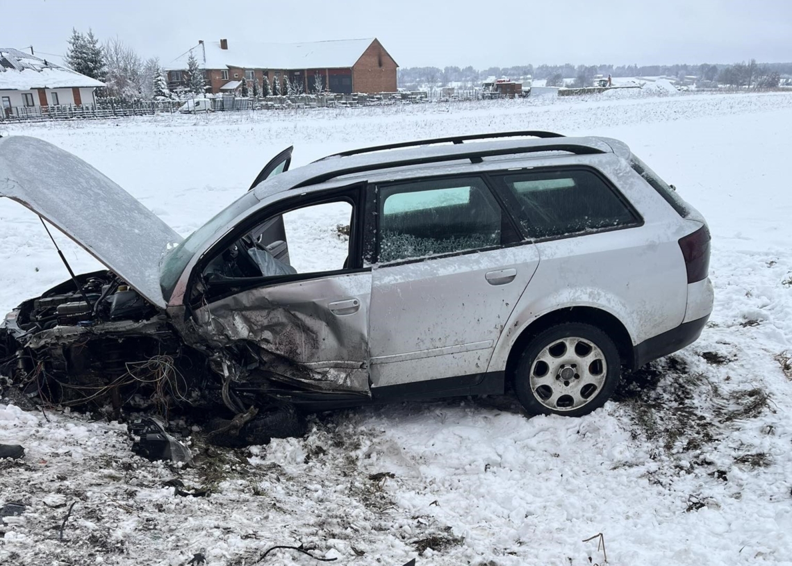 Wypadek 2 samochodów osobowych na DK74 w Krasiku koło Paradyża