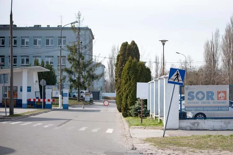Atak nożownika w szpitalu wojewódzkim w Zgierzu. Mężczyzna usłyszał zarzuty 1 Atak nożownika w szpitalu wojewódzkim w Zgierzu