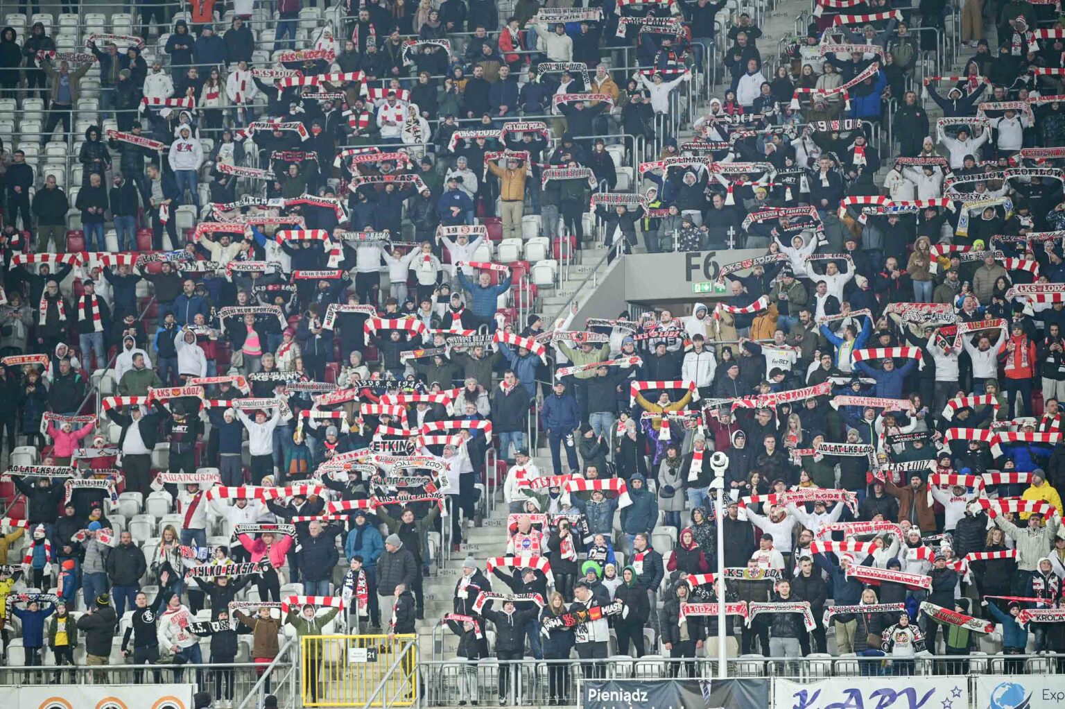 70. derby Łodzi: doping kibiców ŁKS