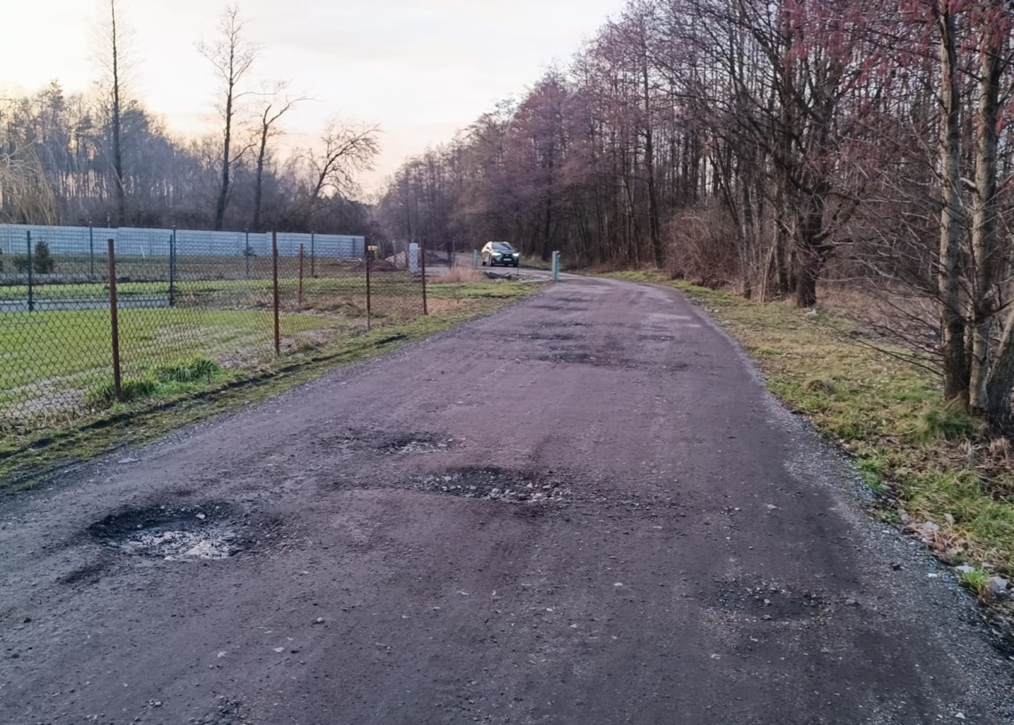 Remont ulicy Roosevelta w Piotrkowie. Droga wyznaczona na objazd nie nadaje się do jazdy [ZDJĘCIA + WIDEO]