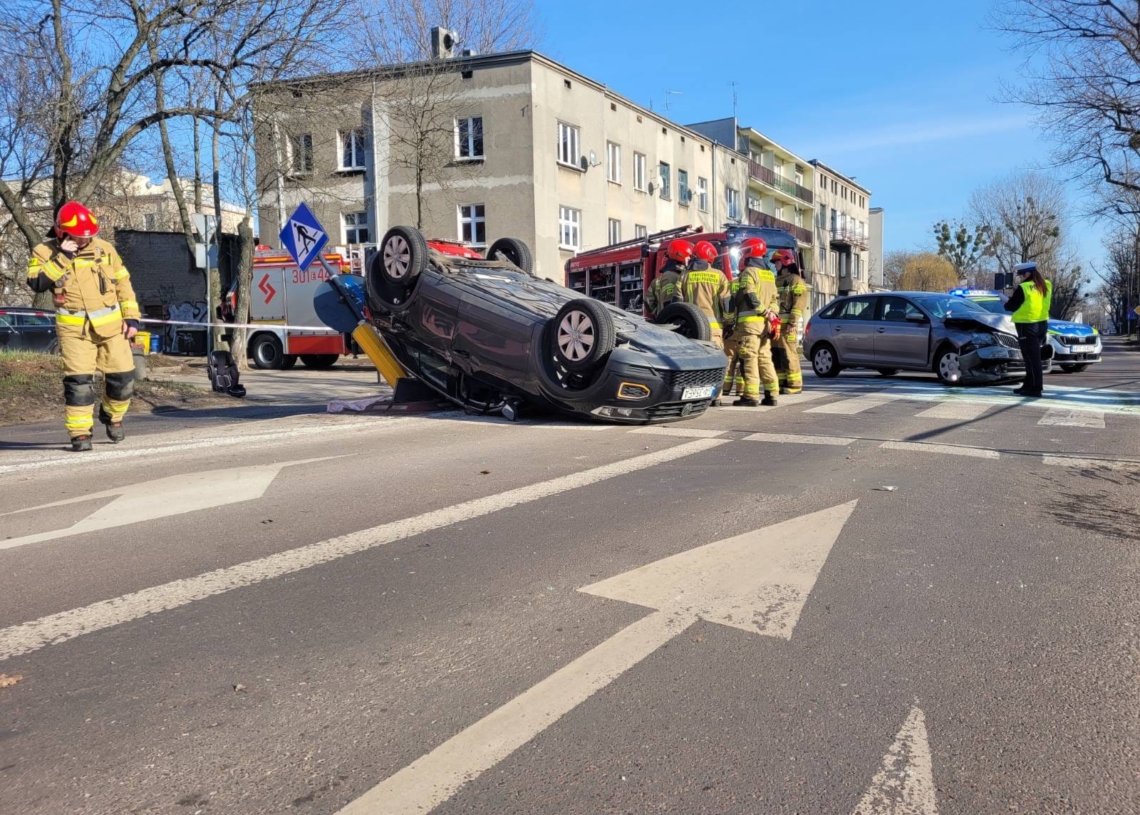 Zablokowany ruch na Lutomierskiej przy Piwnej z powodu wypadku