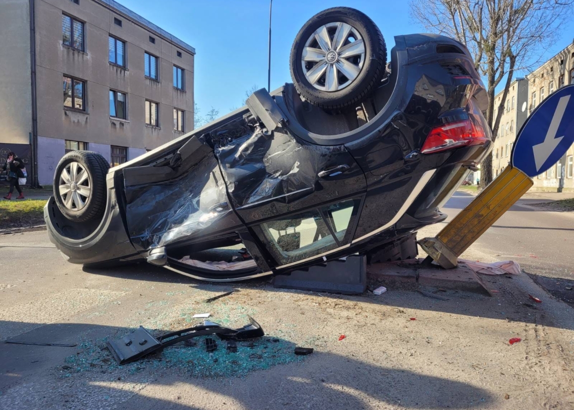 Zablokowany ruch na Lutomierskiej przy Piwnej z powodu wypadku