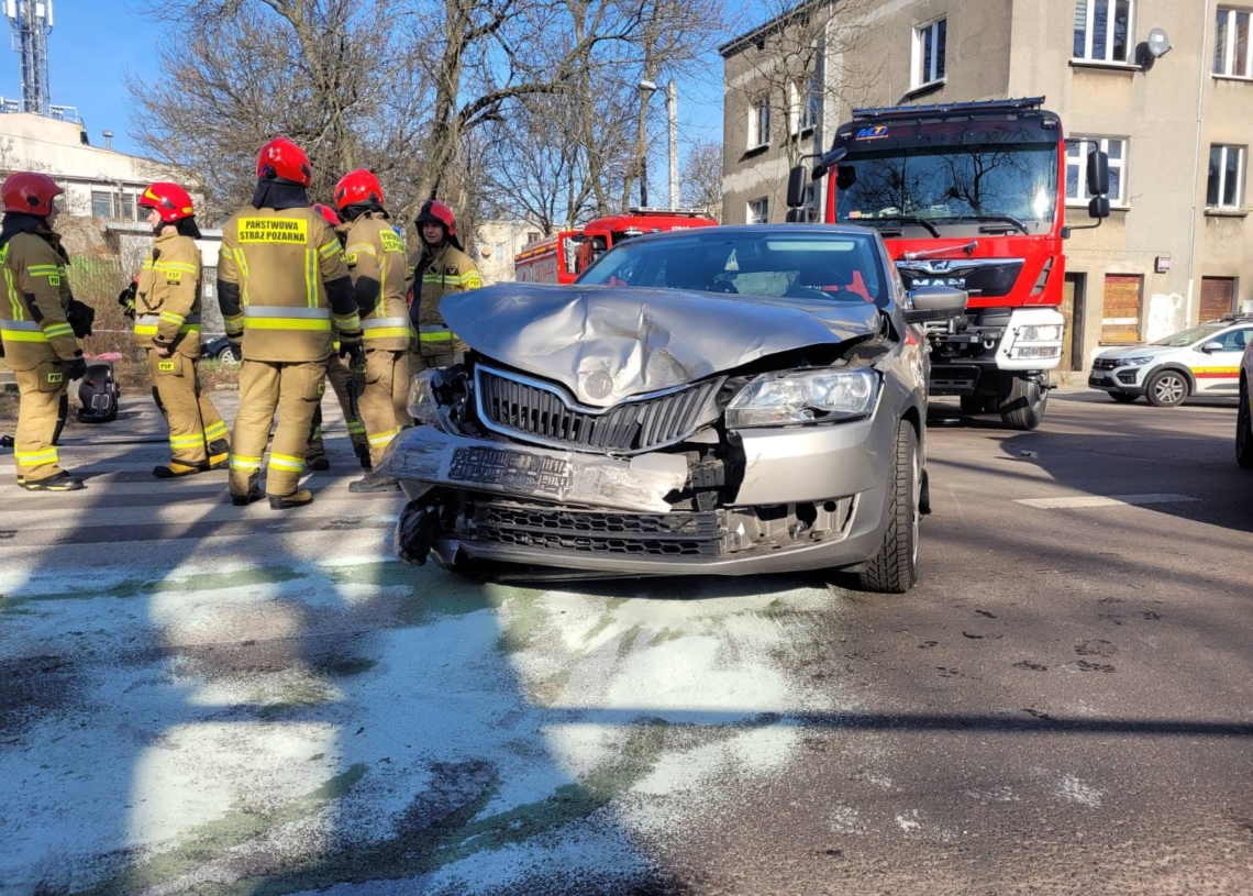 Zablokowany ruch na Lutomierskiej przy Piwnej z powodu wypadku