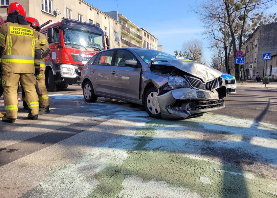 Zablokowany ruch na Lutomierskiej przy Piwnej z powodu wypadku
