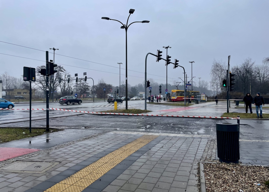 Dopiero po 22 miesiącach od zakończenia remontu Traktorowej drogowcy położyli nowy asfalt na odcinku, którego brakowało
