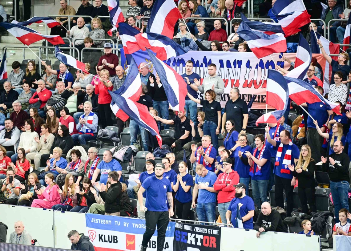 Doping kibiców w meczu Grot Budowlani Łódź – NUC Volleyball