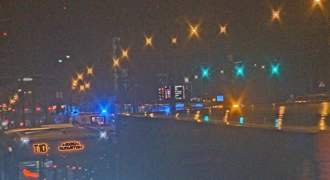 Potrącenie pieszego przez tramwaj linii 8 na Piłsudskiego przy Sarniej
