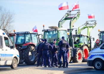 Protesty rolników nadal trwają. Utrudnienia na drogach województwa