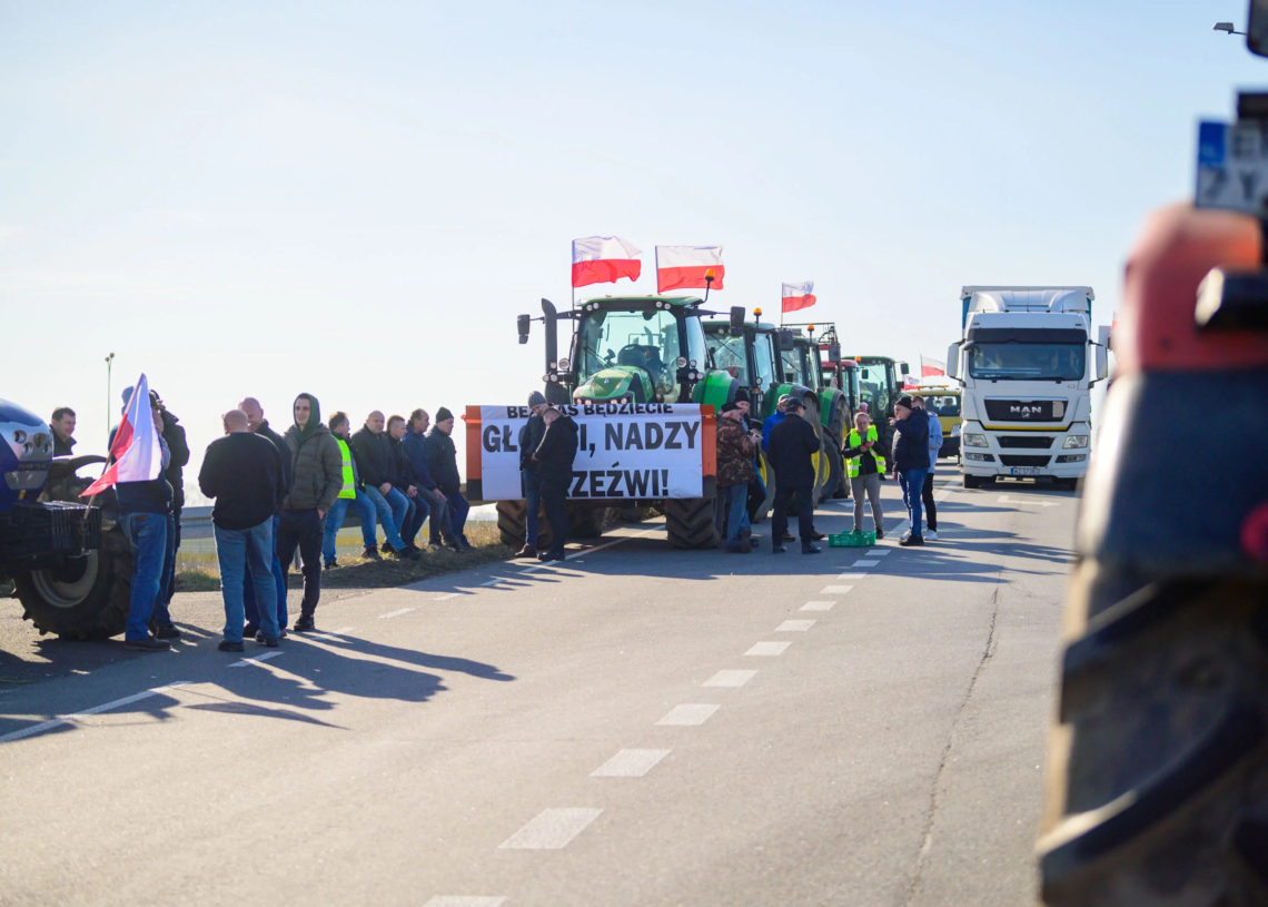 Protest rolników. Traktory blokują autostradę A2 w Wartkowicach 1 Węzeł Wartkowice ponownie ma zostać zablokowany przez rolników