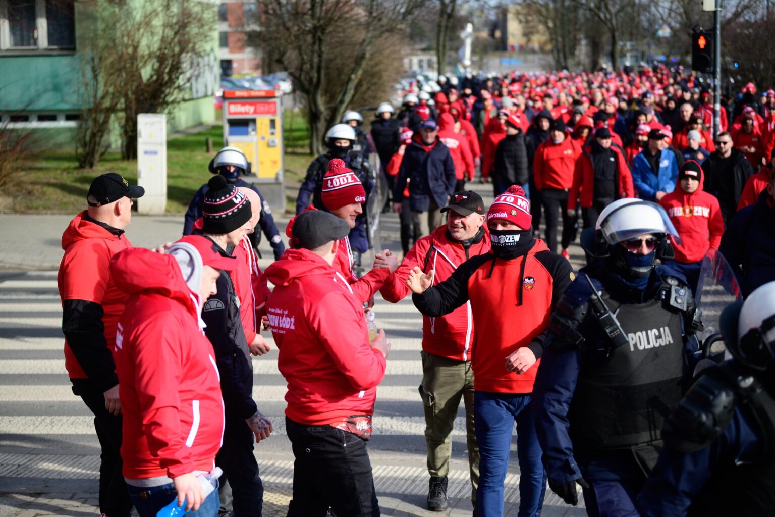 Przemarsz kibicow Widzewa 100