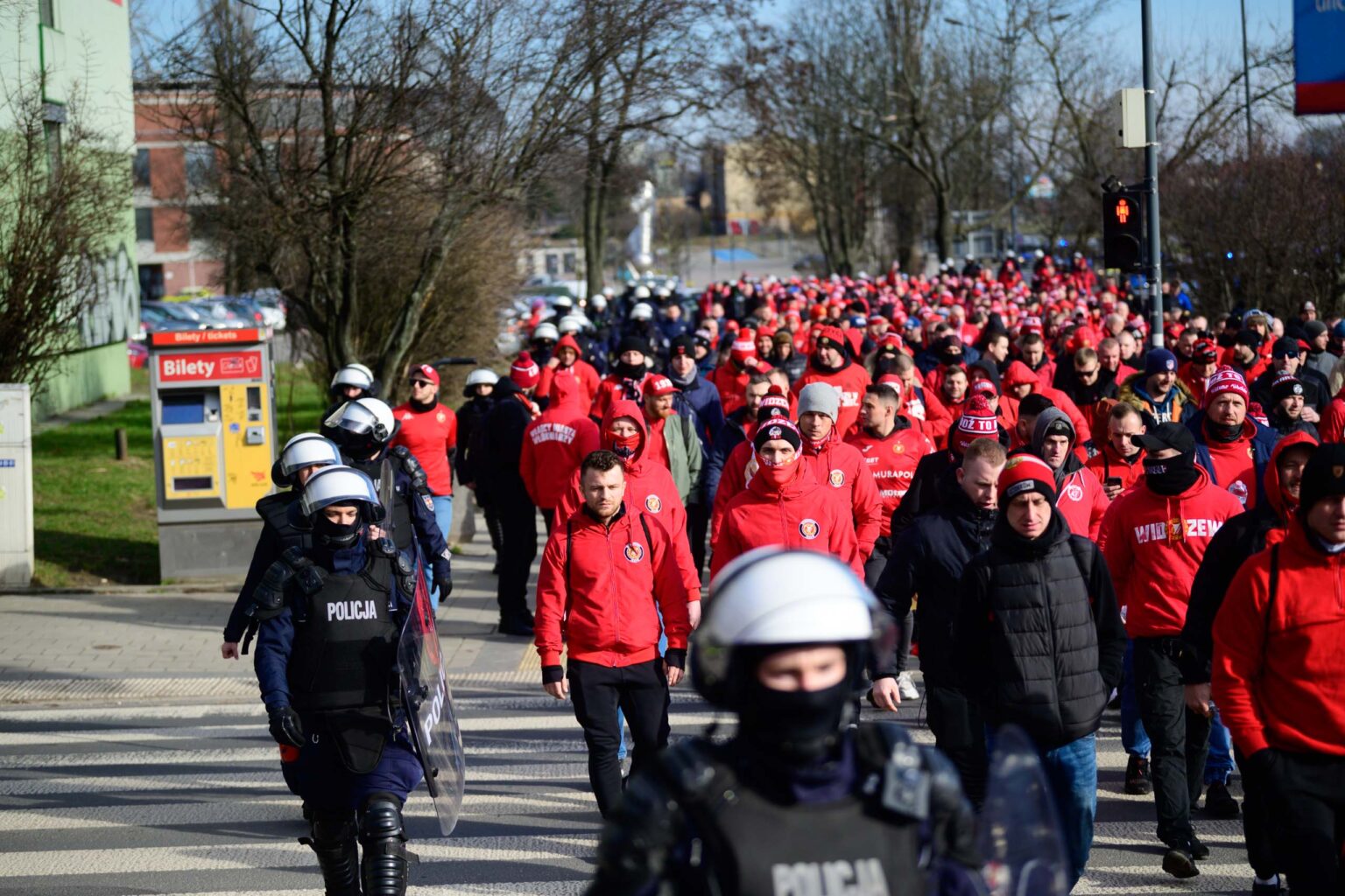 Przemarsz kibicow Widzewa 106