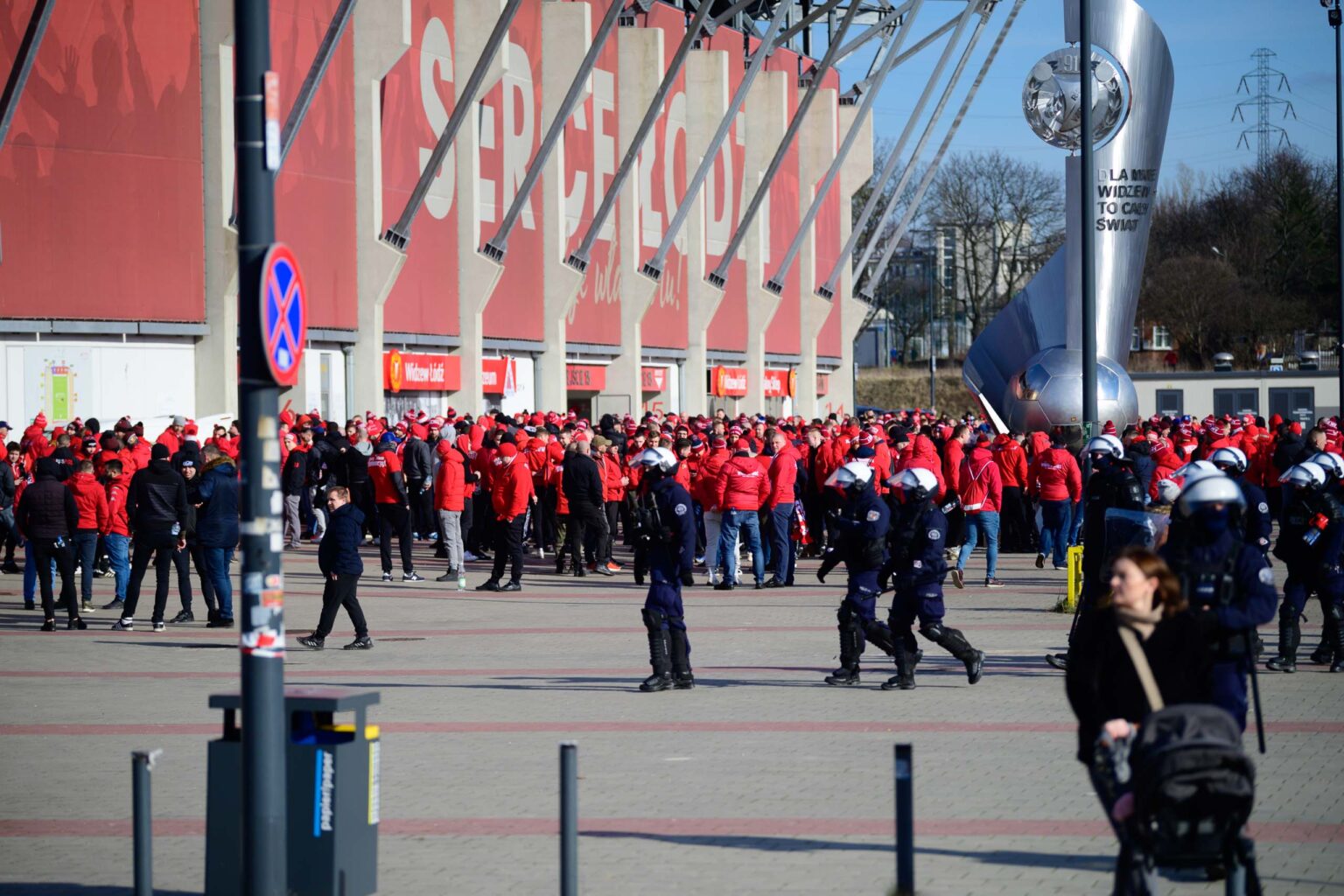 Przemarsz kibicow Widzewa 30