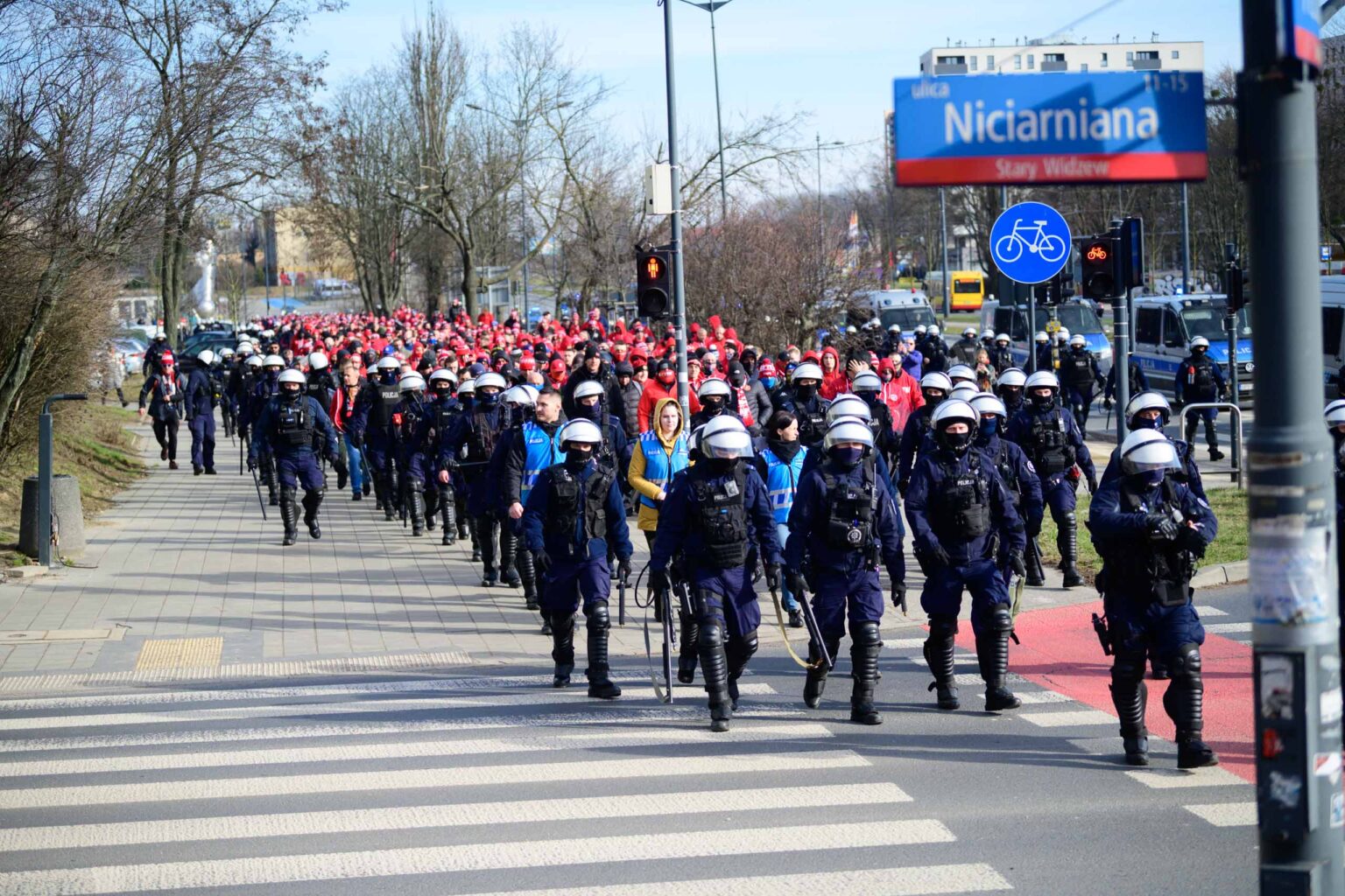 Przemarsz kibicow Widzewa 69