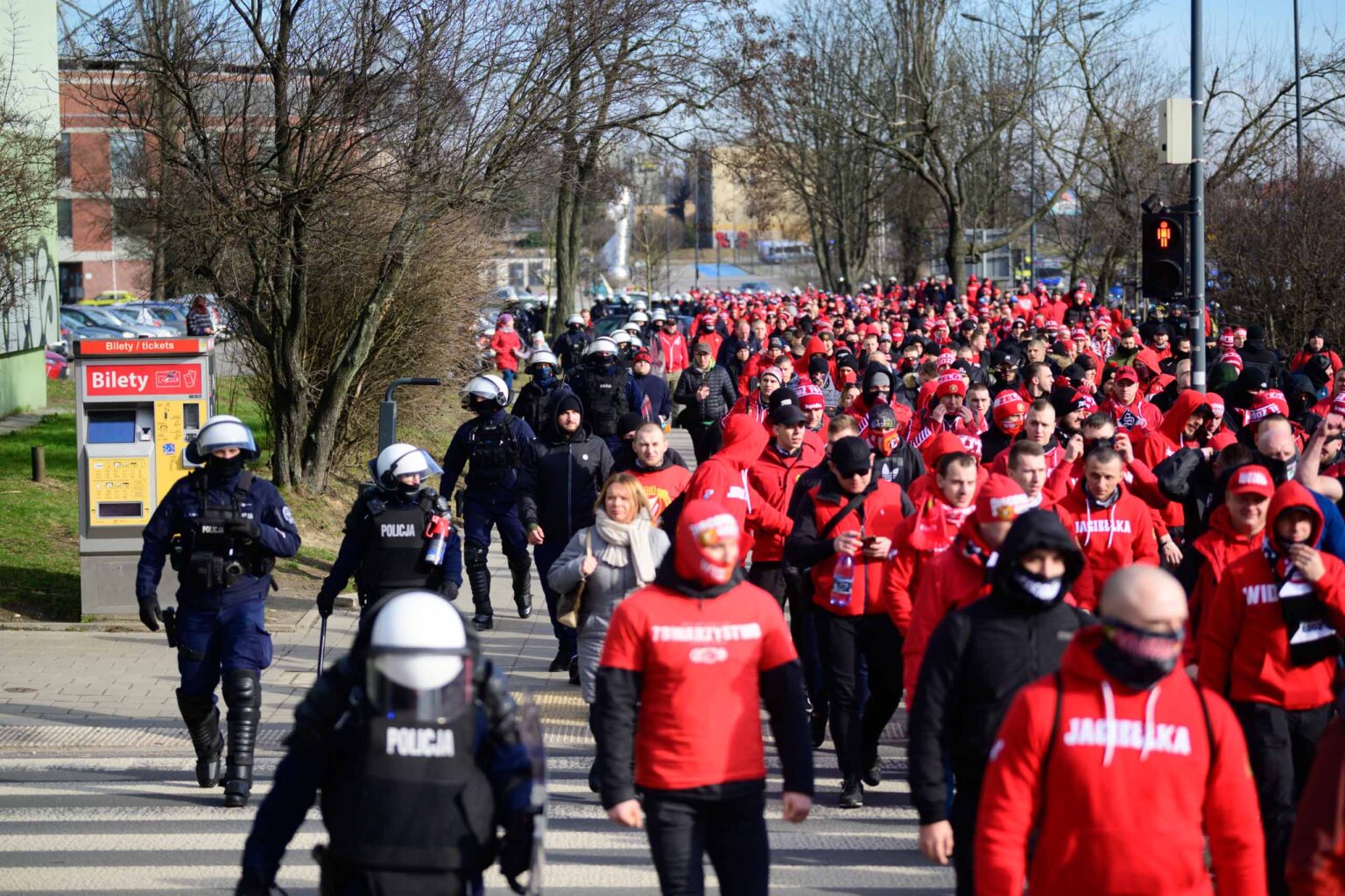 Przemarsz kibicow Widzewa 76