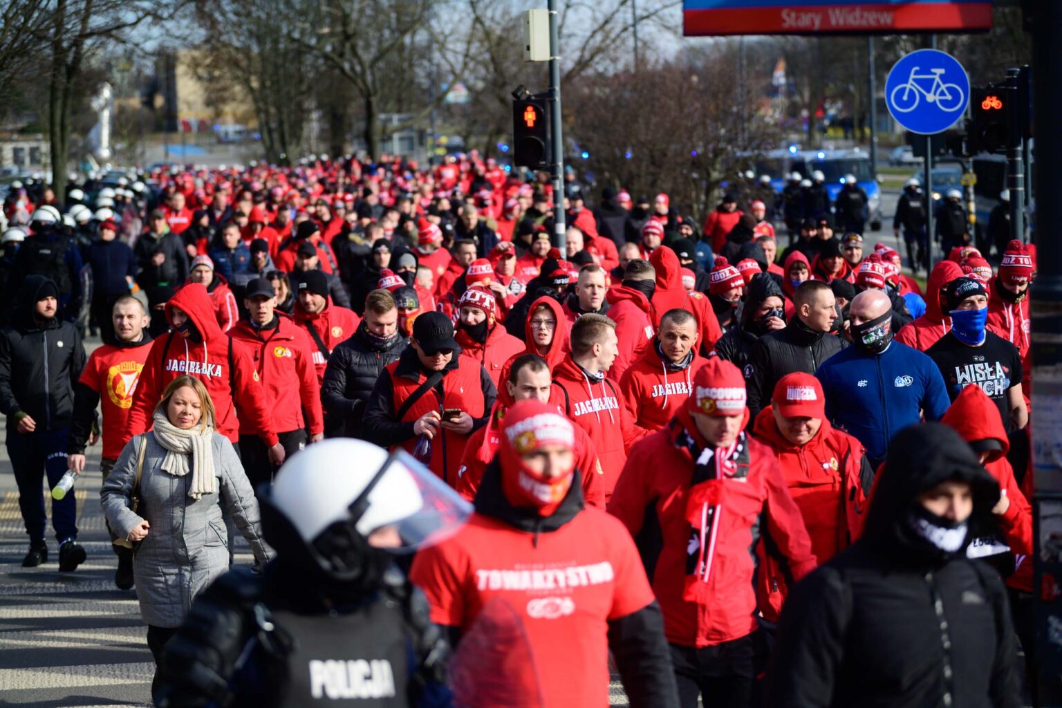 Przemarsz kibicow Widzewa 80