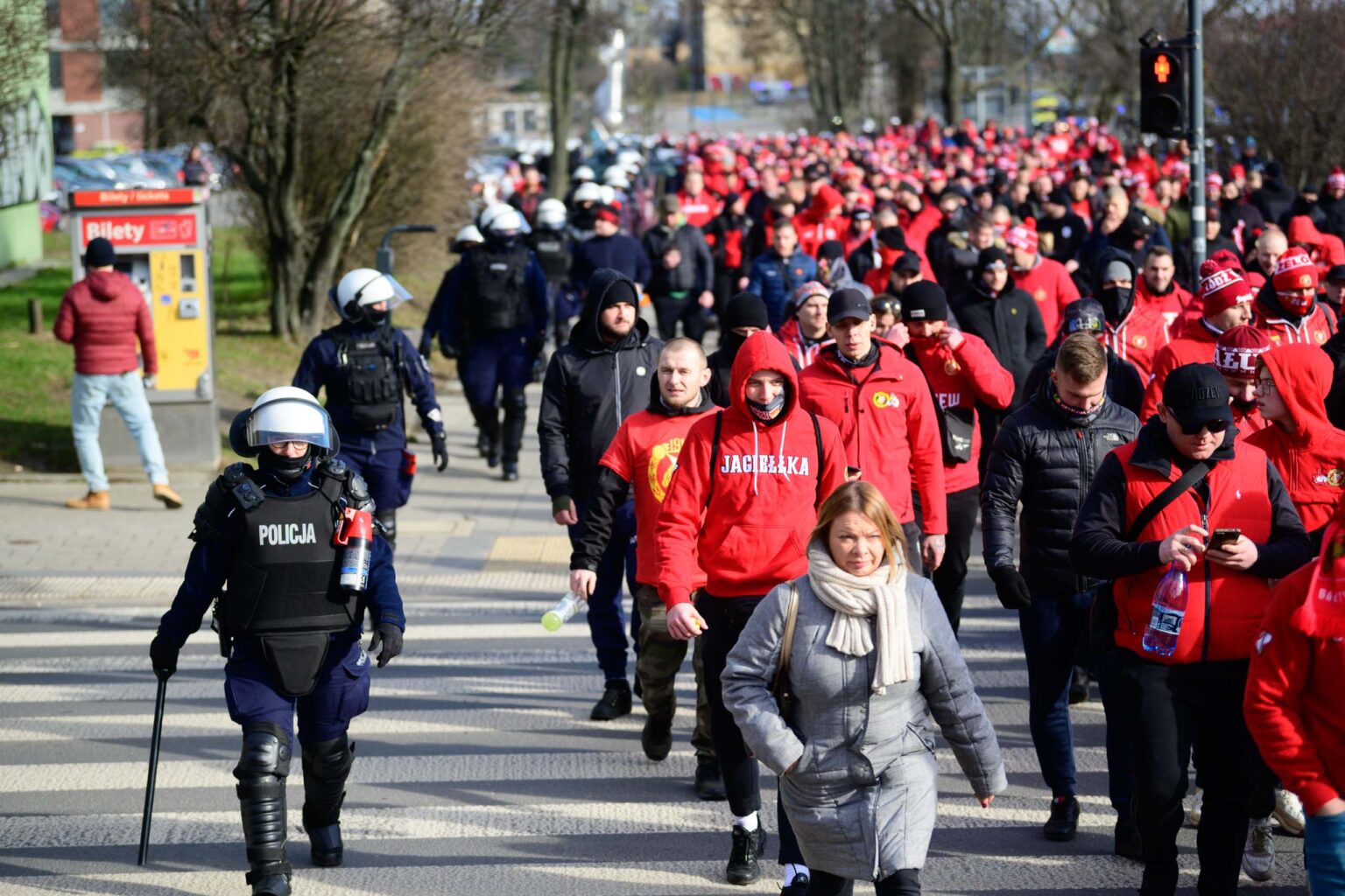 Przemarsz kibicow Widzewa 83