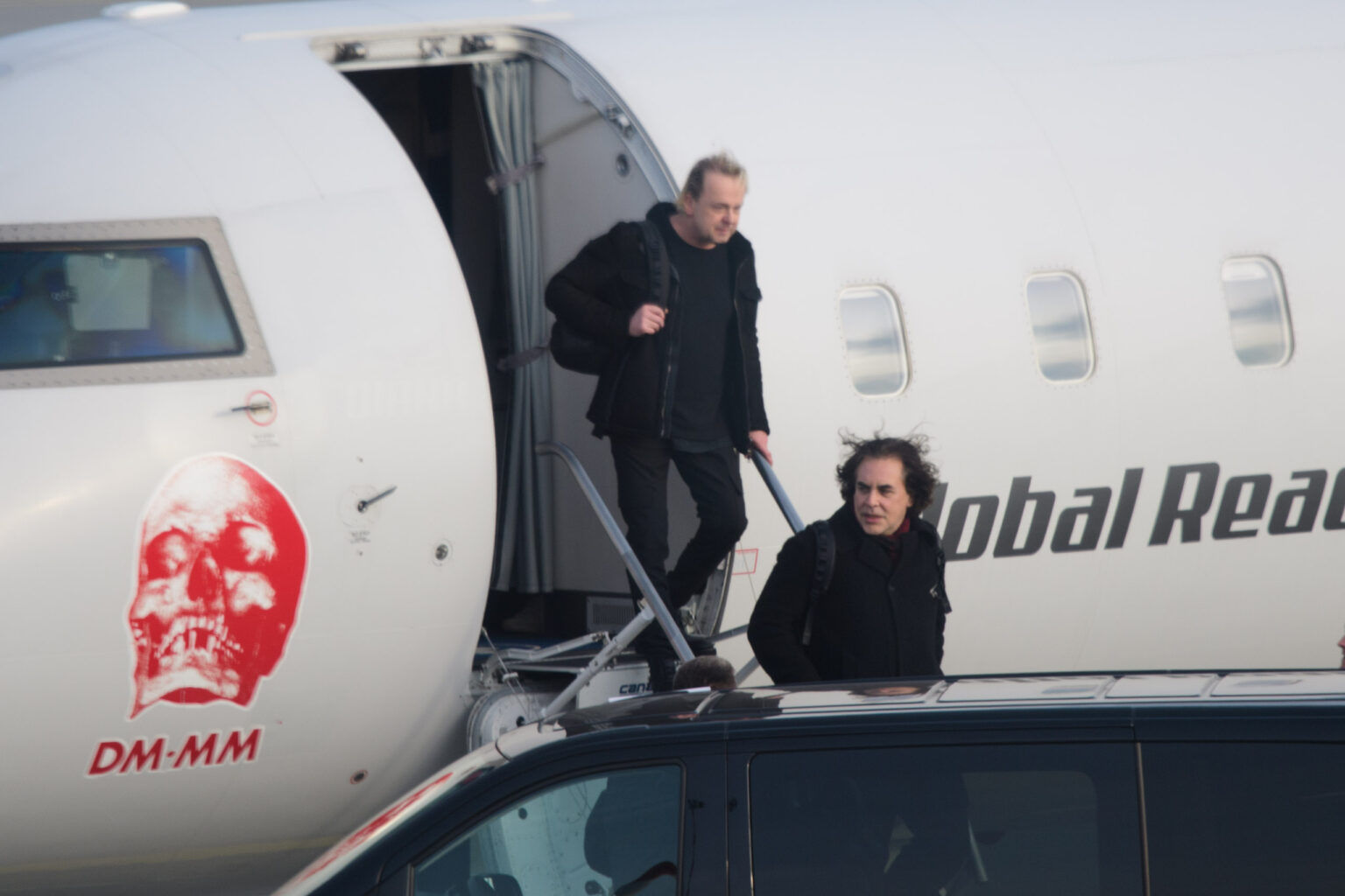 Przylot Depeche mode na lodzkie lotnisko fot Sebastian Szwajkowski 20