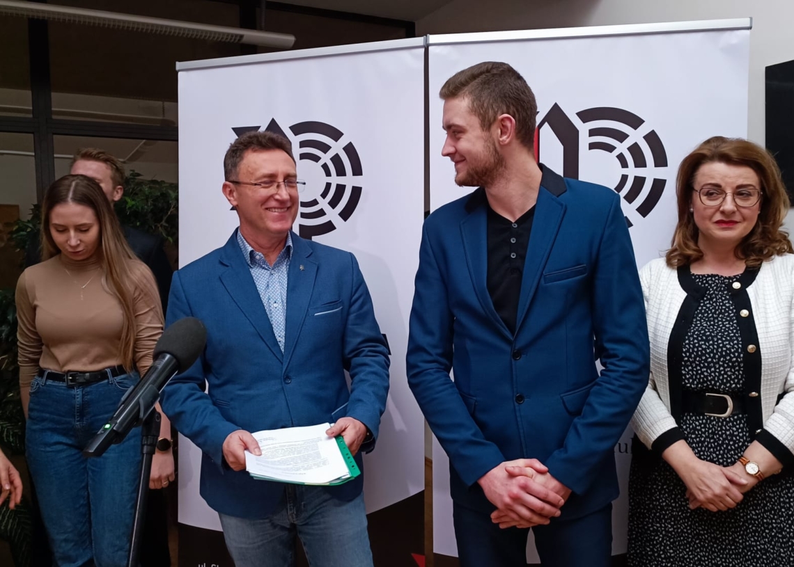 Zamieszanie ws. Akademii Piotrkowskiej. Kto ma rację?
