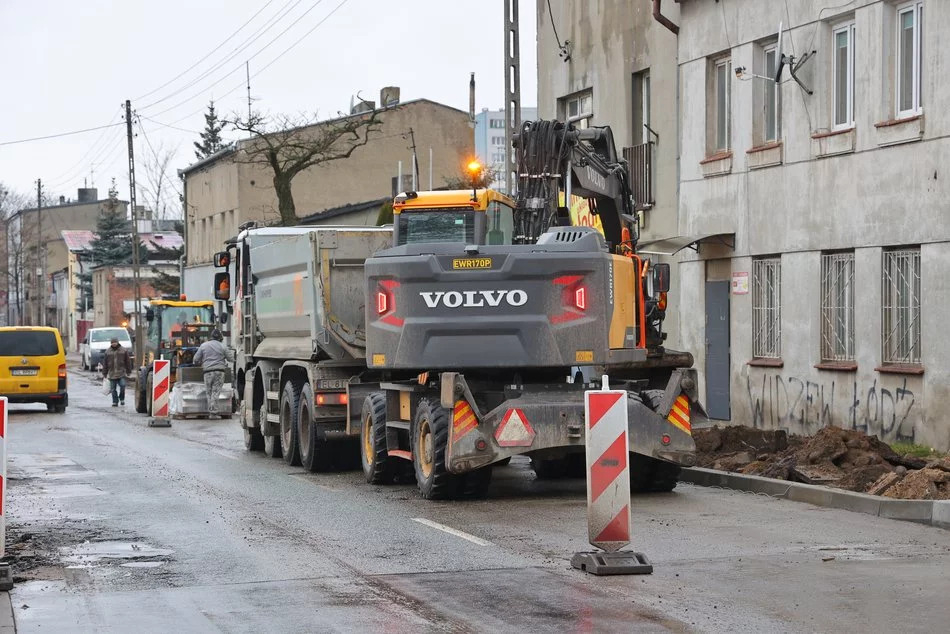 Na Śląskiej drogowcy prowadzą prace rozbiórkowe, a na Maratońskiej rozpoczęli drugi etap remontu