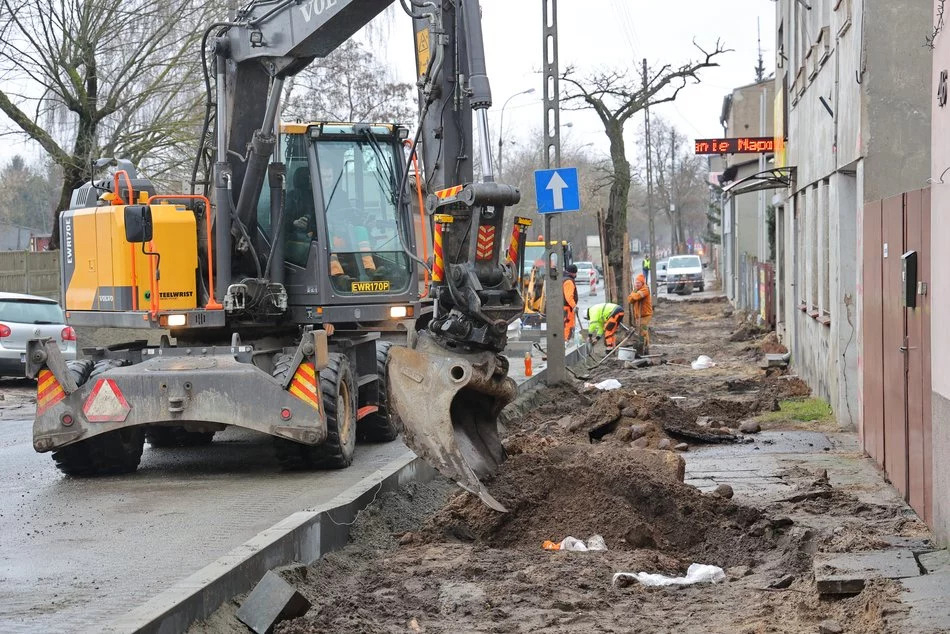 Na Śląskiej drogowcy prowadzą prace rozbiórkowe, a na Maratońskiej rozpoczęli drugi etap remontu