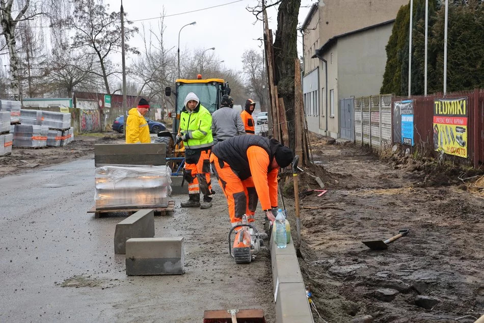 Na Śląskiej drogowcy prowadzą prace rozbiórkowe, a na Maratońskiej rozpoczęli drugi etap remontu